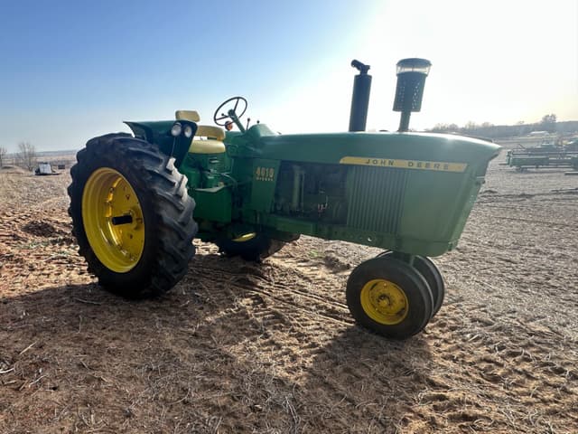 Image of John Deere 4010 equipment image 3
