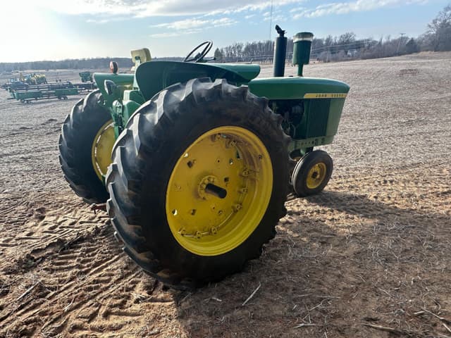 Image of John Deere 4010 equipment image 2