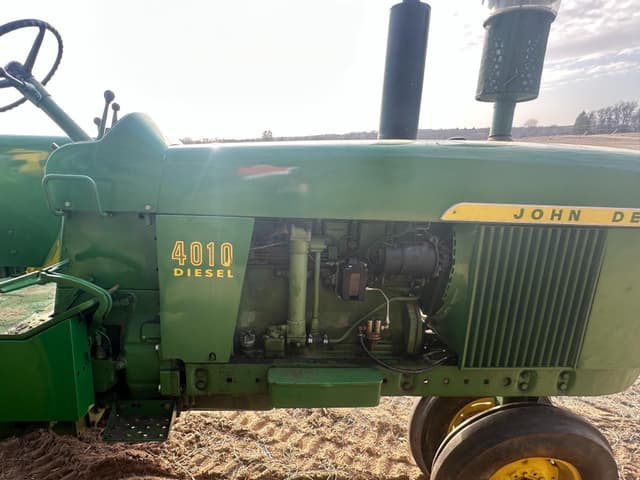 Image of John Deere 4010 equipment image 4