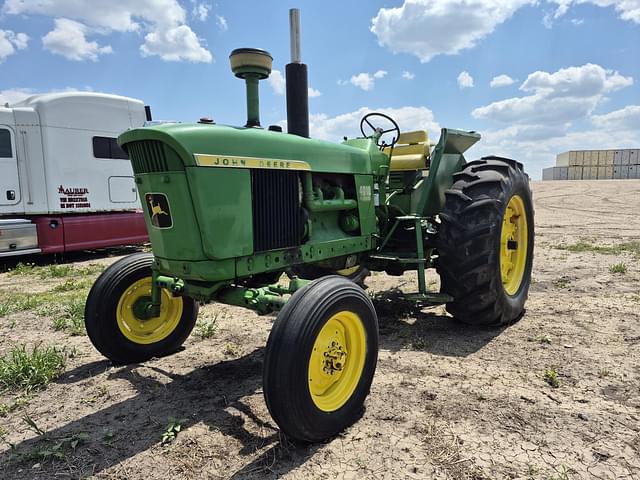 Image of John Deere 4010 equipment image 2
