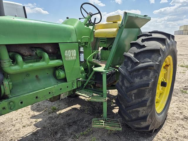 Image of John Deere 4010 equipment image 4
