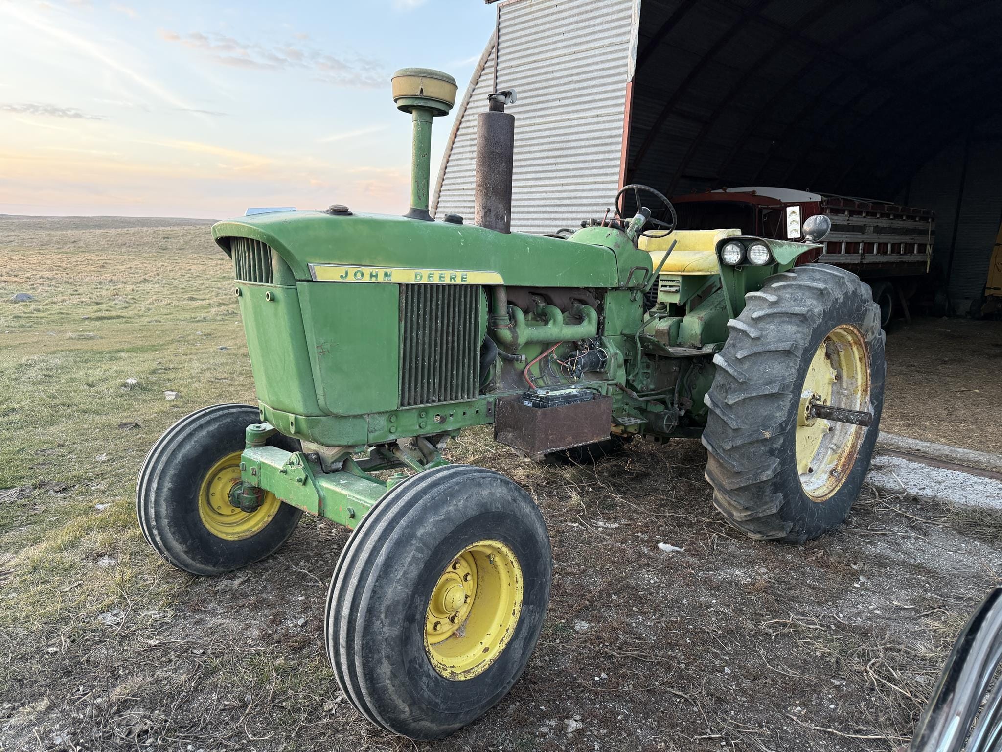 John Deere 4010 Equipment Image0