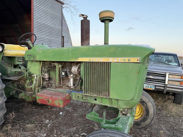 Image of John Deere 4010 equipment image 2