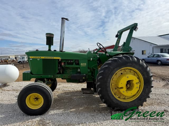 Image of John Deere 4010 equipment image 1