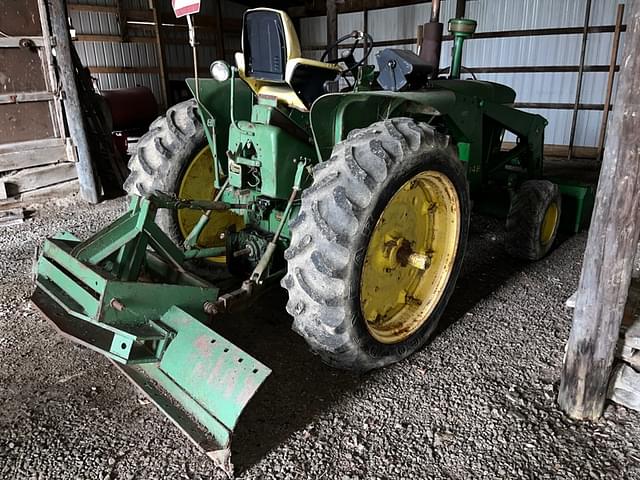 Image of John Deere 4010 equipment image 2