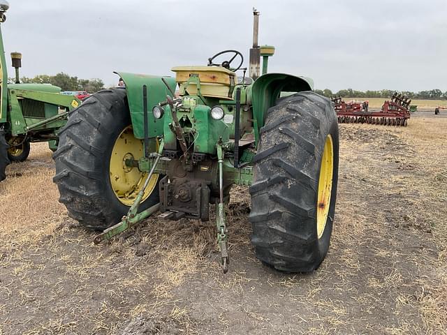 Image of John Deere 4010 equipment image 2