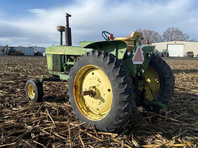 Image of John Deere 4010 equipment image 1