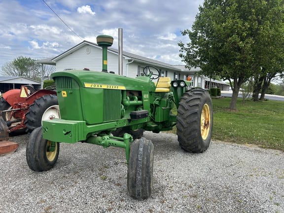 John Deere 4010 Equipment Image0