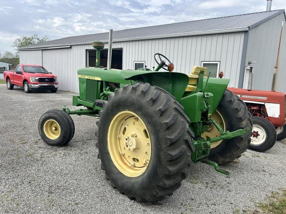 Image of John Deere 4010 equipment image 2