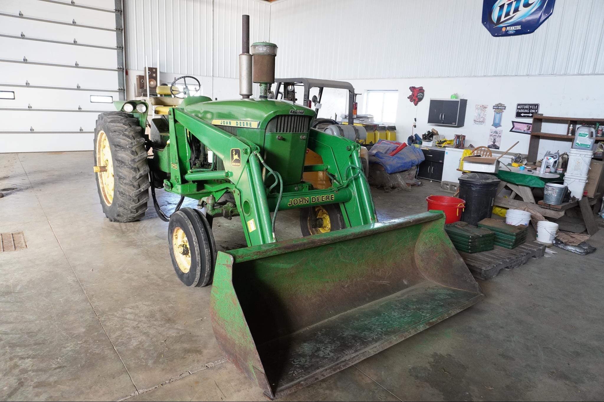 John Deere 4010 Equipment Image0