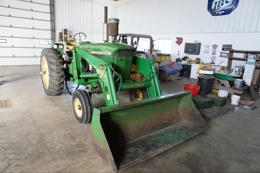 Image of John Deere 4010 Primary image