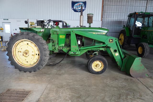 Image of John Deere 4010 equipment image 1