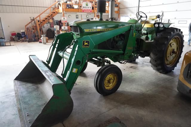Image of John Deere 4010 equipment image 4