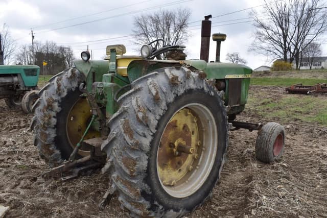 Image of John Deere 4010 equipment image 3