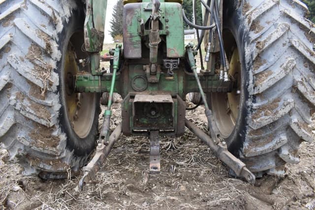 Image of John Deere 4010 equipment image 4