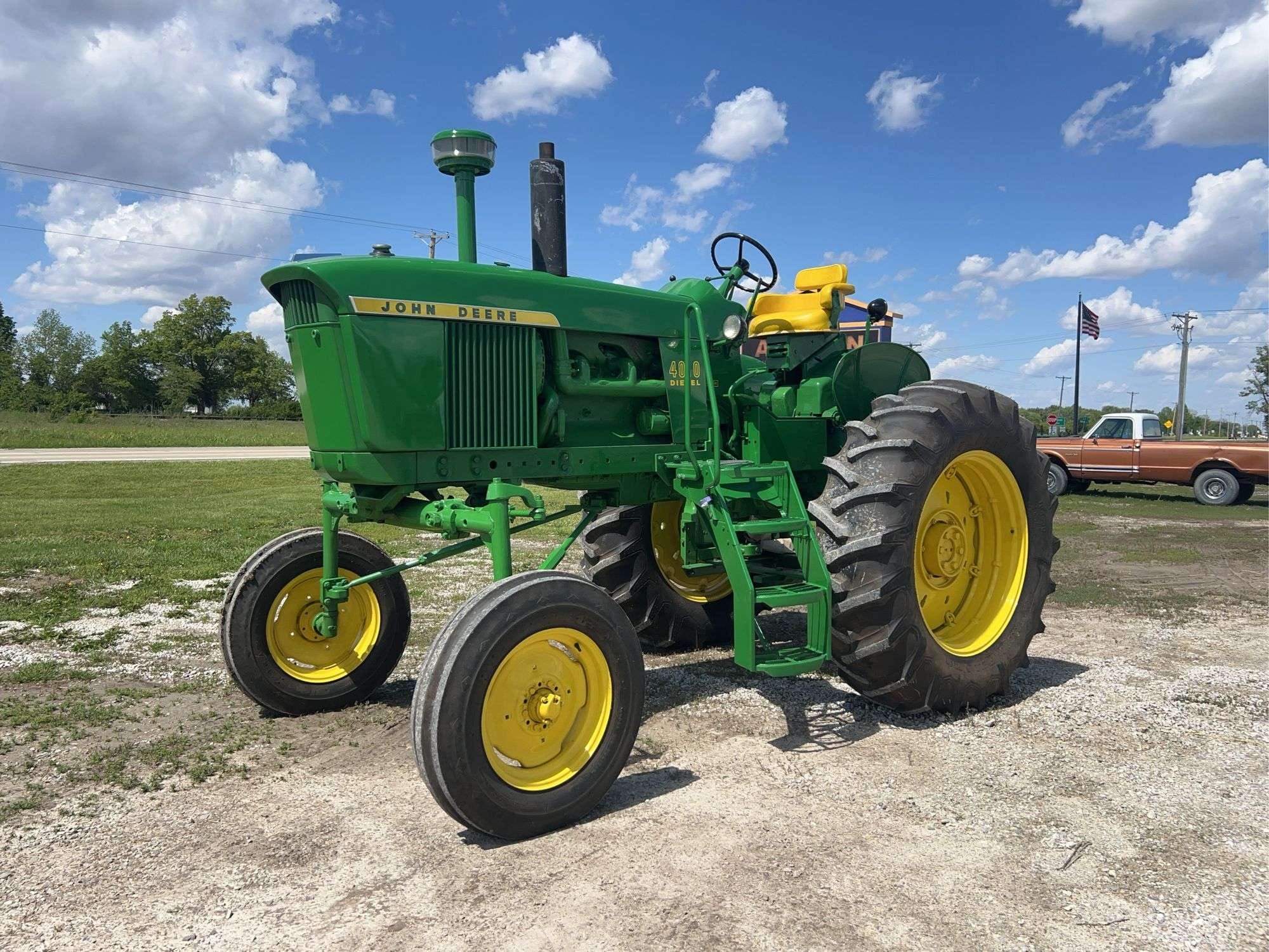 John Deere 4010 Equipment Image0