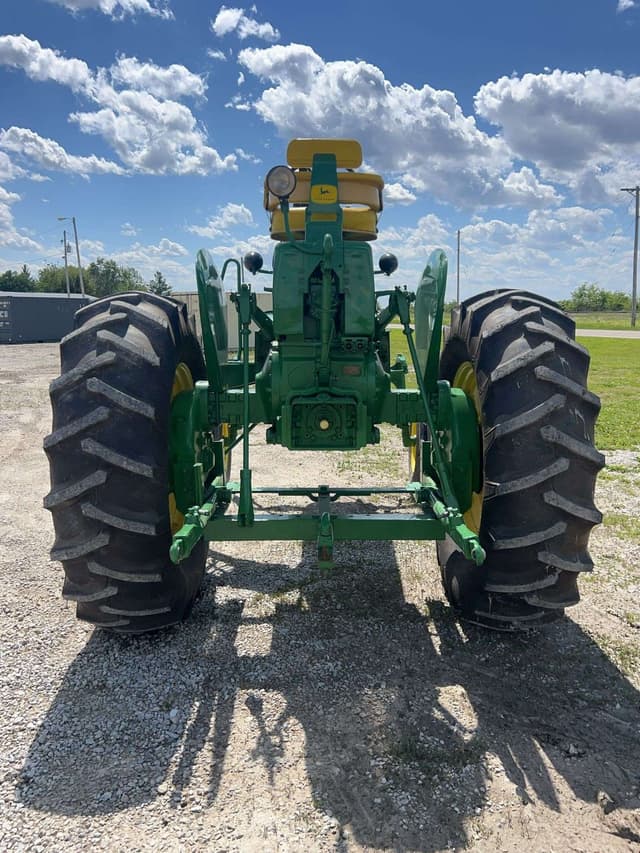 Image of John Deere 4010 equipment image 3
