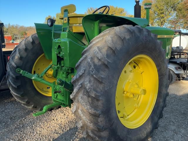 Image of John Deere 4010 equipment image 2