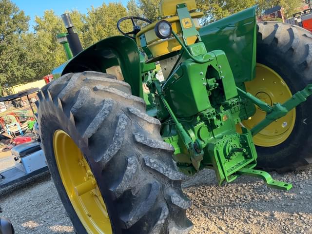 Image of John Deere 4010 equipment image 3