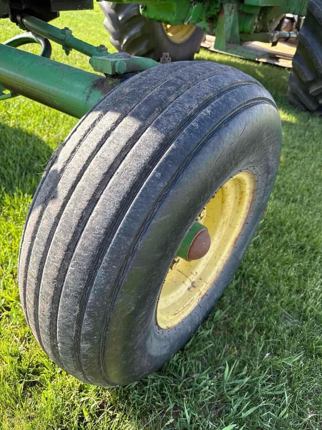 Image of John Deere 4010 equipment image 3
