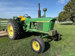 John Deere 4010 Image