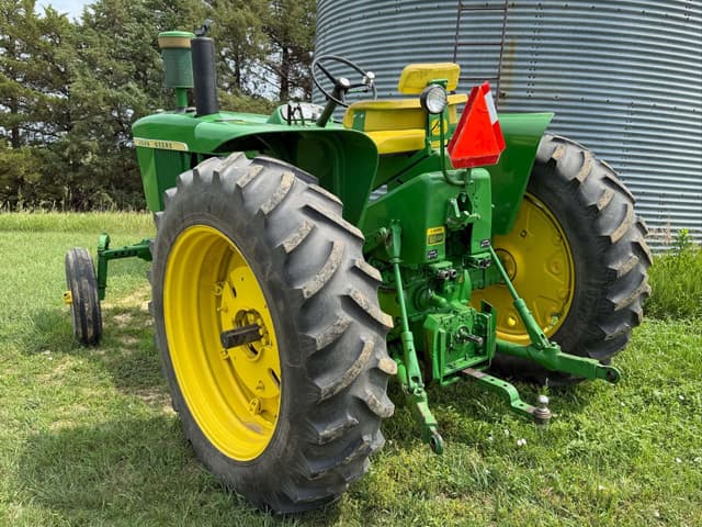 Image of John Deere 4010 equipment image 3