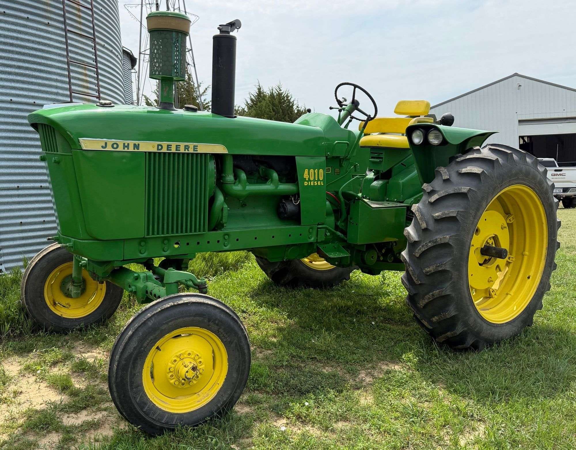 John Deere 4010 Equipment Image0