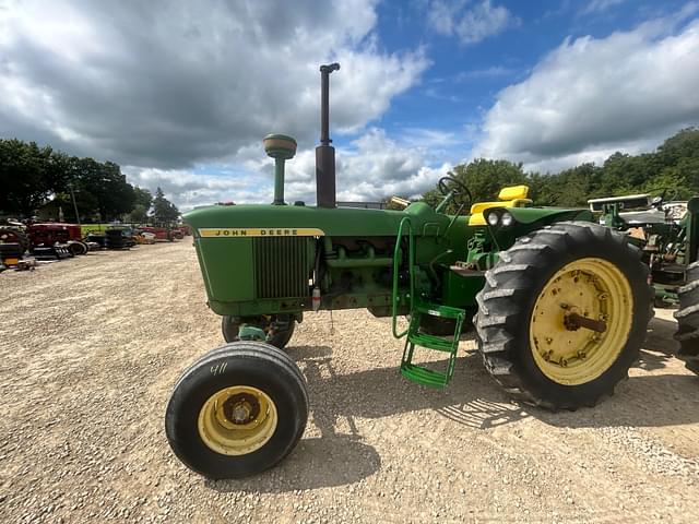 Image of John Deere 4010 equipment image 1