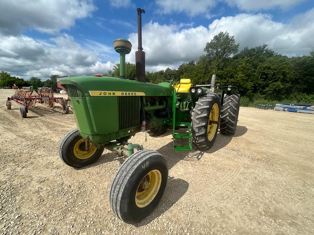Image of John Deere 4010 Primary image