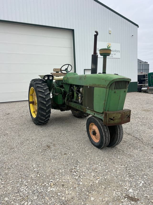 Image of John Deere 4010 equipment image 2