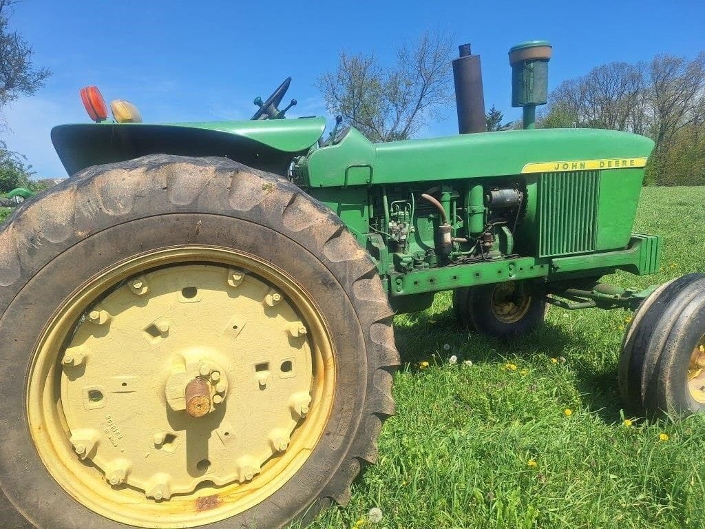 Image of John Deere 4010 Image 1