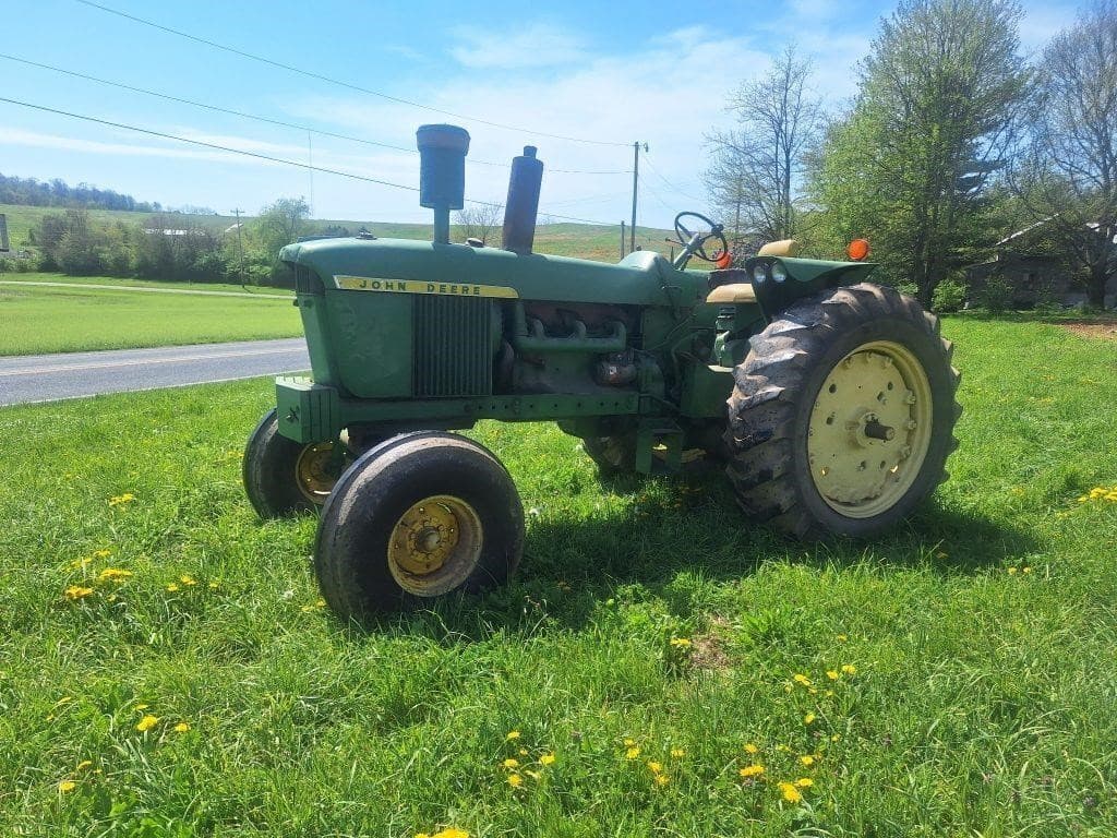 Image of John Deere 4010 Image 0
