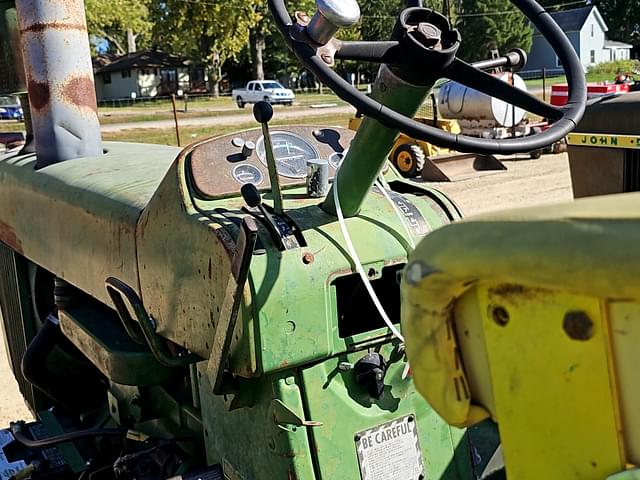 Image of John Deere 4010 equipment image 4