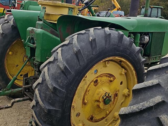 Image of John Deere 4010 equipment image 2