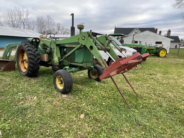 Image of John Deere 4010 equipment image 2