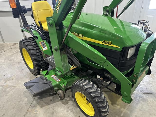 Image of John Deere 4010 equipment image 2