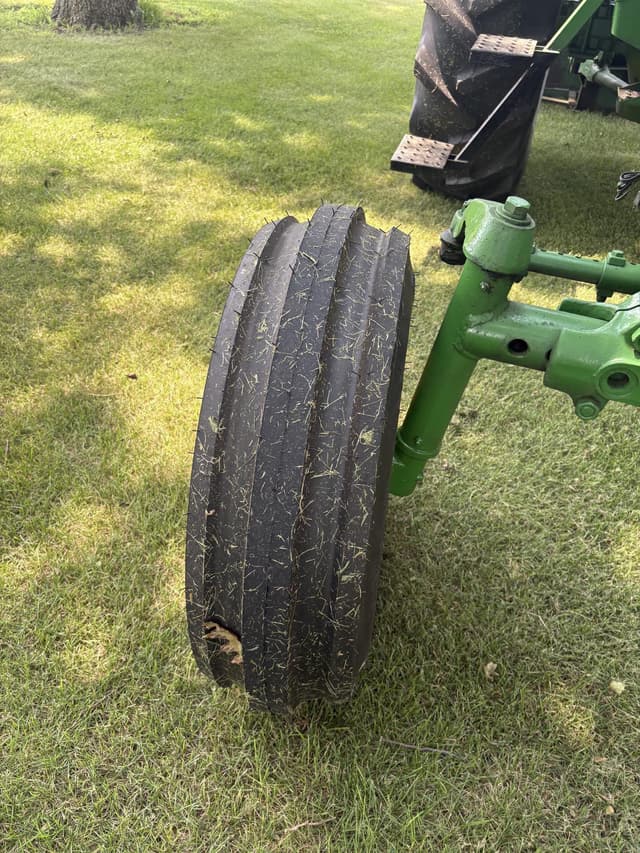 Image of John Deere 4010 equipment image 4