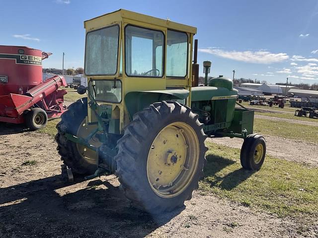 Image of John Deere 4010 equipment image 3