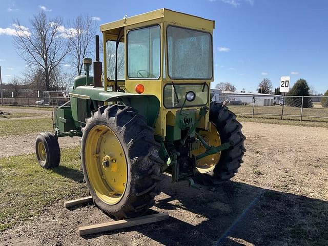 Image of John Deere 4010 equipment image 2