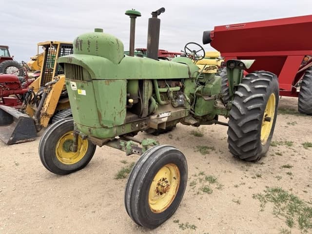 Image of John Deere 4010 equipment image 2