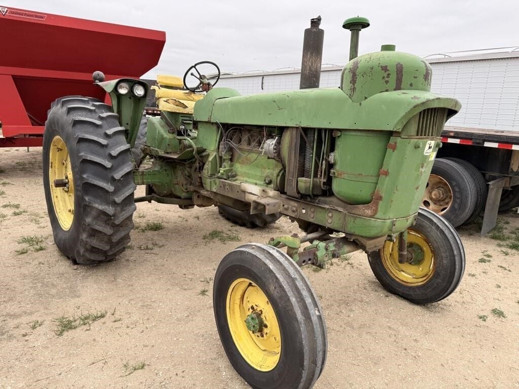 John Deere 4010 Equipment Image0