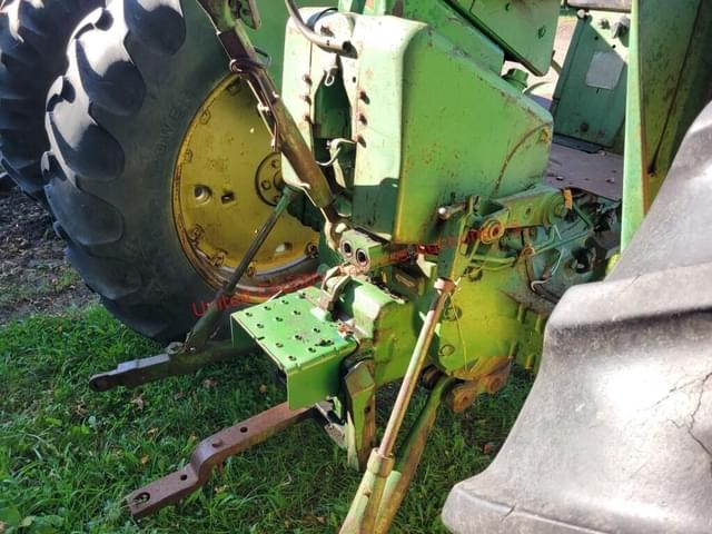 Image of John Deere 4010 equipment image 2