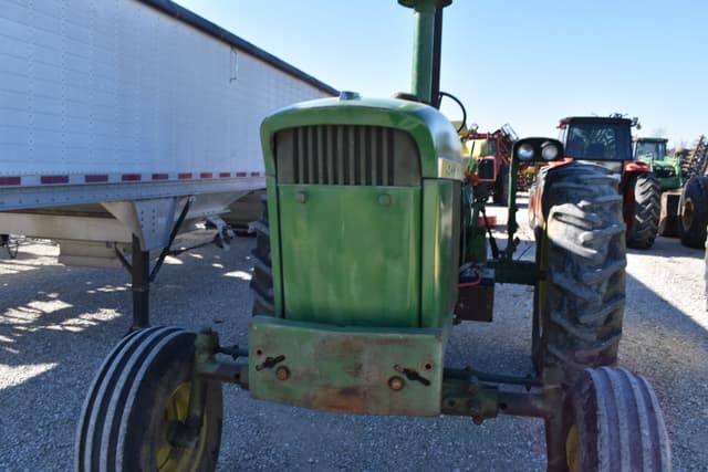 Image of John Deere 4010 equipment image 3