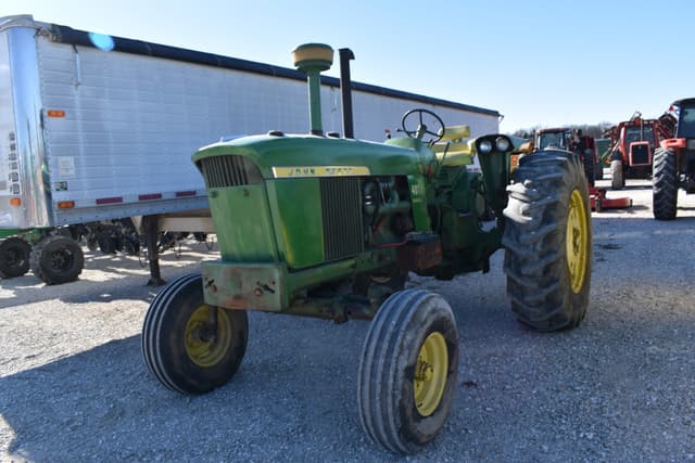 Image of John Deere 4010 equipment image 2