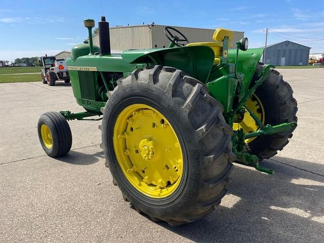 Image of John Deere 4010 equipment image 3