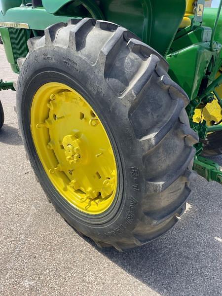Image of John Deere 4010 equipment image 4