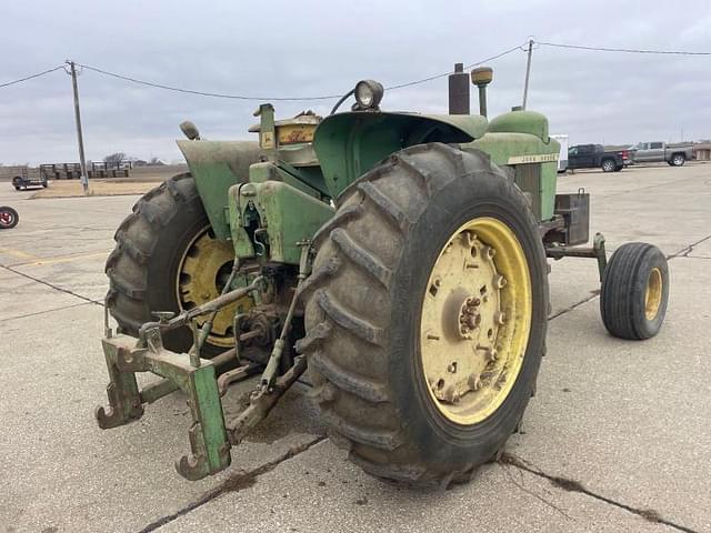 Image of John Deere 4010 equipment image 2