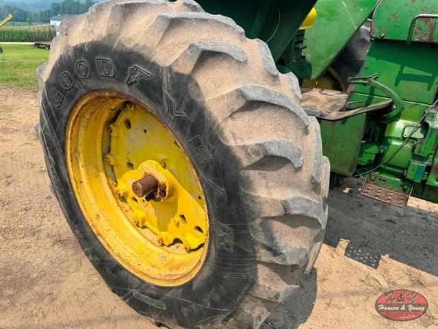 Image of John Deere 4010 equipment image 4