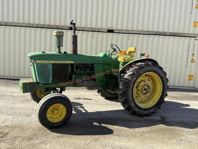 Image of John Deere 4010 equipment image 1