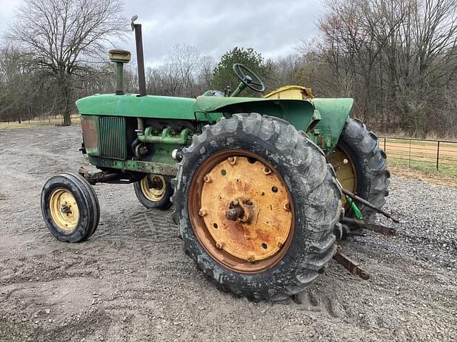 Image of John Deere 4010 equipment image 3